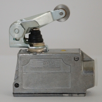 Limit Switch - offset roller lever - 16a   