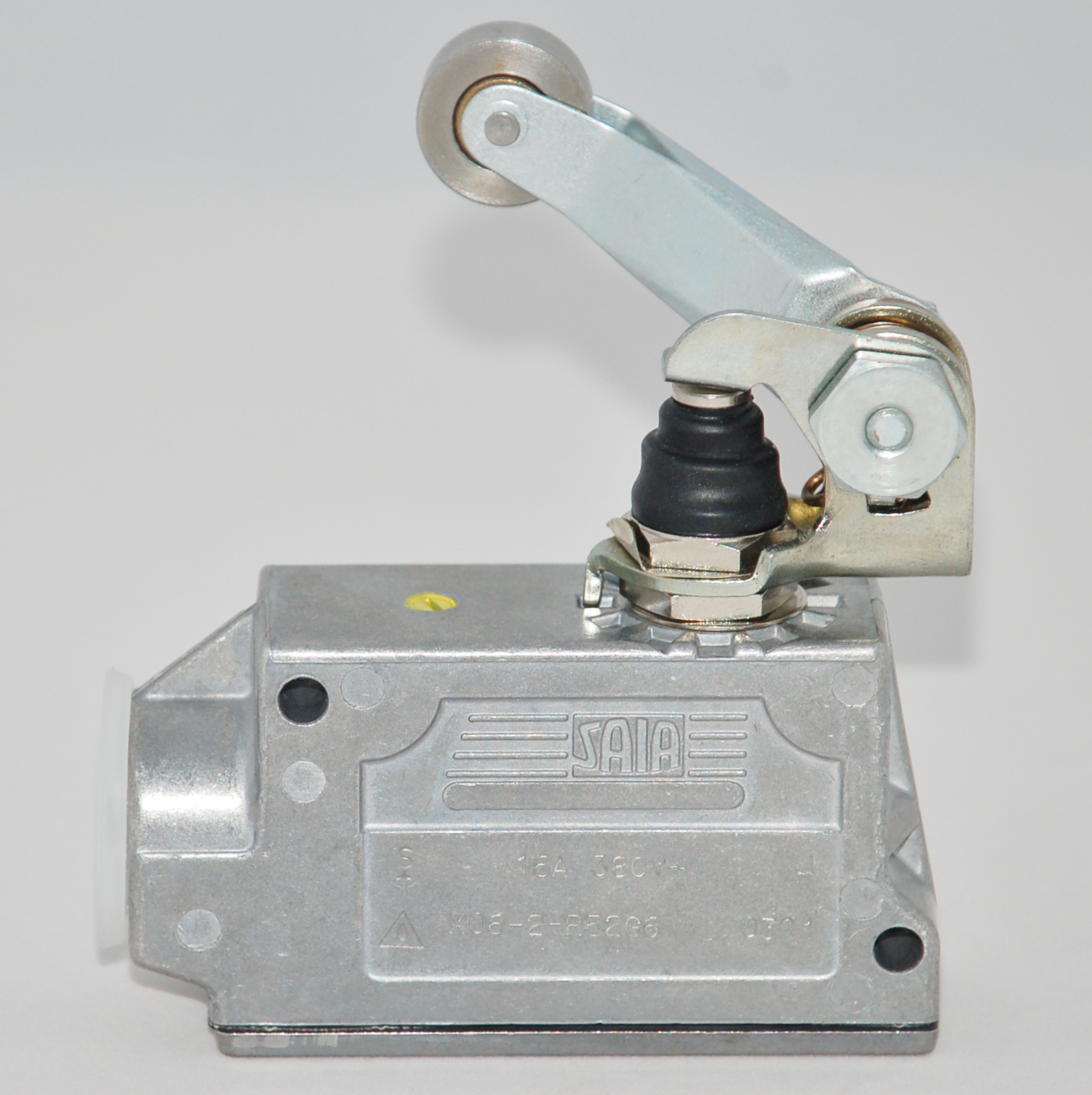 Limit Switch - offset roller lever - 16a   
